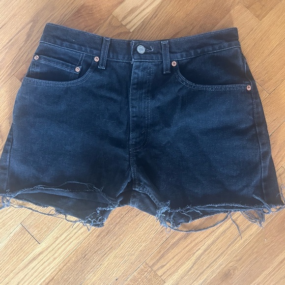 Vintage Levi's Black Denim Jean Shorts Classic Style Red Tab - Picture 3 of 5